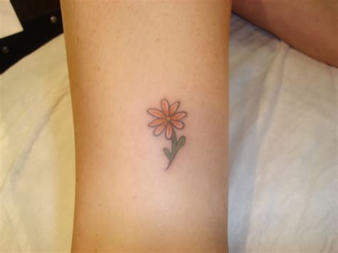 Note that the meaning of the daisy flower varies from one culture to another culture. Daisy Tattoos Designs, Ideas and Meaning | Tattoos For You