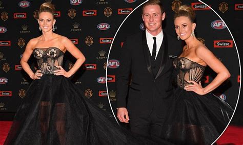 Jessie Hultgren Stuns In Black Ball Gown As She Supports David Armitage At Brownlow Medal 2016