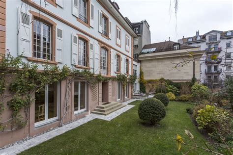 In The Heart Of The Old Town Superb Apartment With Garden In Vevey