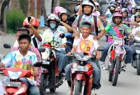 Remaja yang rusak akibat minuman miras. 70+ Contoh Penyimpangan Sosial di Masyarakat, Sekolah ...