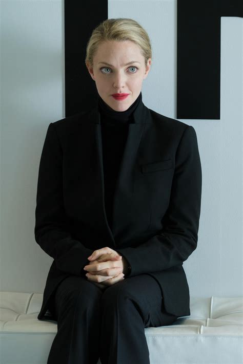 The First Pictures Of Amanda Seyfried As Elizabeth Holmes Are Here