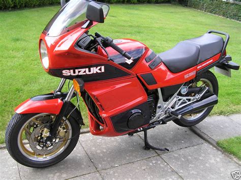 Gsx1100g, a heavyweight roadster introduced with retro styling was introduced in april 1991. Suzuki Suzuki GSX 1100 EF - Moto.ZombDrive.COM