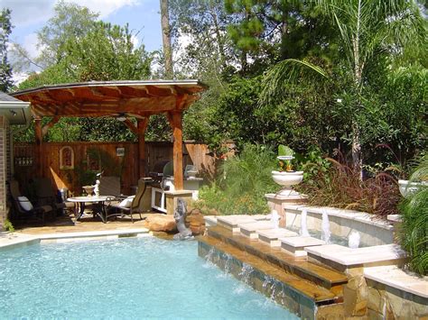 If your yard is your sanctuary…but it's too exposed for your comfort, there are tons of ways to protect your privacy. 10 Smart Ideas How to Improve Backyard Privacy Ideas | Tavernierspa
