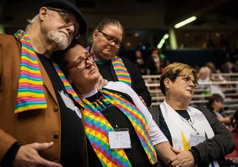 united methodists tighten ban on same sex marriage and gay clergy the new york times