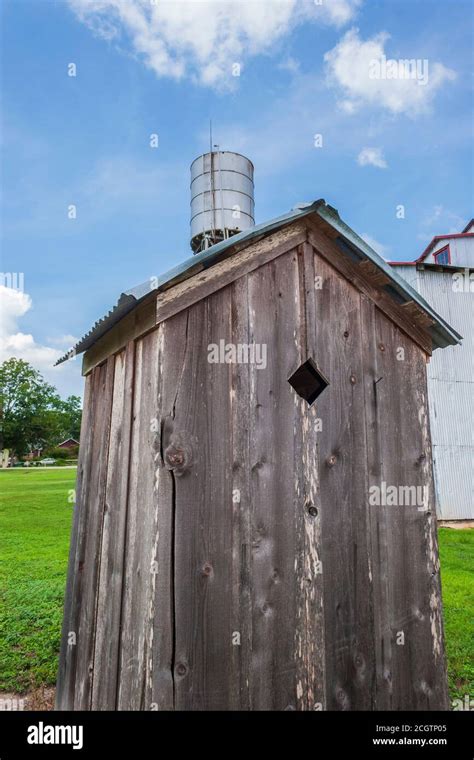 Vintage Outhouse Hi Res Stock Photography And Images Alamy