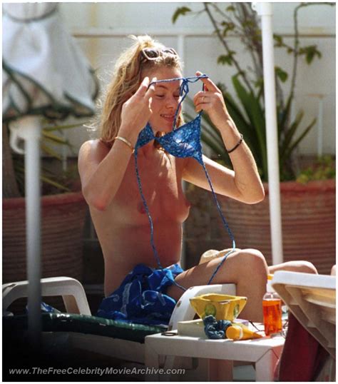 Amanda Holden Nuda ~30 Anni In Beach Babes