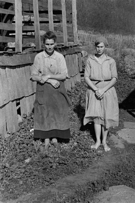 Posterazzi Virginia Women 1935 Ntwo Women On A Farm In Shenandoah