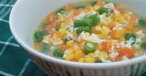 Tuangkan hidangan ke dalam mangkuk, taburi dengan daun seledri sebagai hiasan. 2.352 resep sup jagung telur enak dan sederhana ala rumahan - Cookpad