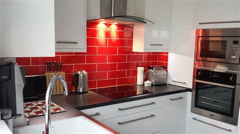 Over time, this simple choice will alternatively, you want to select a warm white if warm colors like red and orange are dominant in your kitchen. Gloss white kitchen with red tiles | White gloss kitchen ...