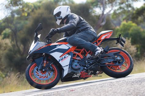 But the 390 was positively docile around town and on the way home. Review: 2017 KTM RC 390 (LAMS) - Bike Review