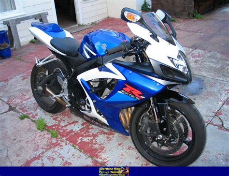 Cylinder head features narrow 25° included valve angle (12° intake, 13° exhaust), creating a compact combustion chamber, high compression ratio and a straight intake tract for high. 2007 Suzuki GSX-R 750: pics, specs and information ...