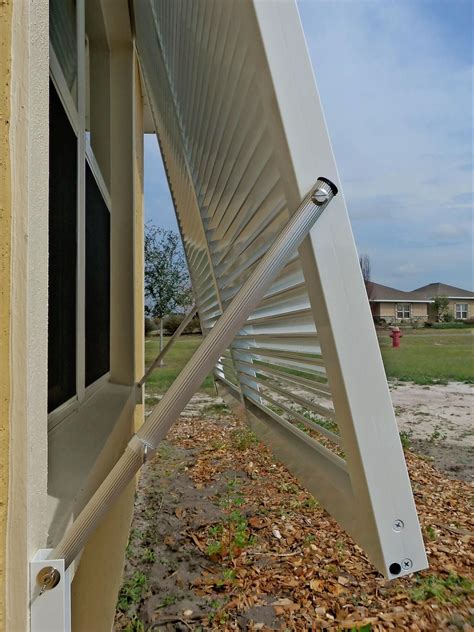 Diy Bahama Shutter Stays Diy Hacks