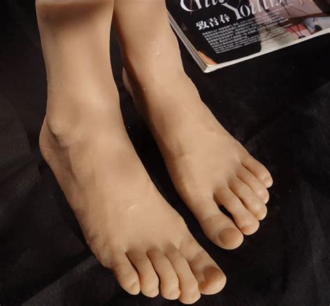 New 1pair Male Realistic Silicone Lifelike Soft Mannequin Feet Display