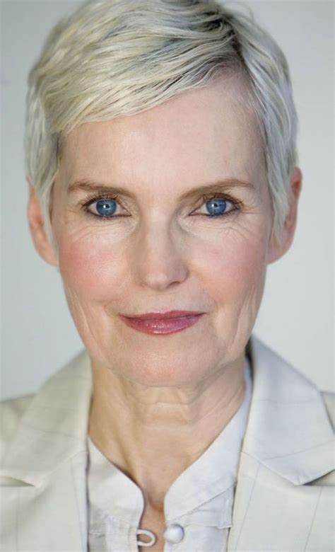 20 short hairstyles for mature women