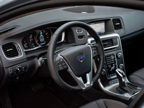 Maybe you would like to learn more about one of these? Volvo V60 (2010-2018) характеристики и цена, фотографии и ...
