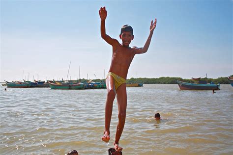 Niños De Puerto Pizarro Tumbes Con Un Clima Tropical Lo  Flickr