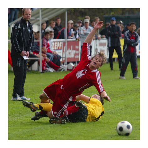 Fussball bilder, cliparts, grafiken kostenlos zum herunterladen. Foulspiel... Foto & Bild | sport, ballsport, fußball ...