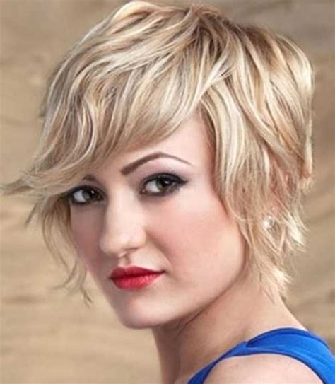 Pixie cut suits a range of hair textures, types, and thicknesses as well as different face shapes. 10 Short Wavy Hairstyles for Round Faces | Short ...
