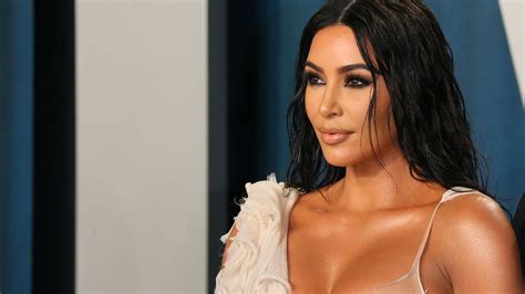 kim kardashian has hilarious response after confusing hail for snow indy100