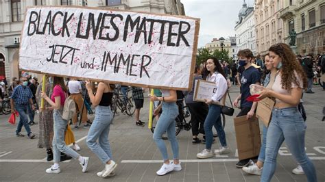 Österreich Zehntausende Demonstrieren In Wien Gegen Rassismus Zeit