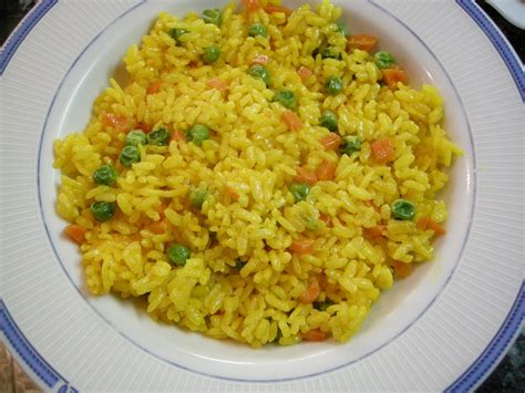 Lavaremos en arroz en un colador para que suelte todo el sacaremos y removeremos un poco para volver a introducirlo en el microondas unos 15 minutos más a potencia media. Hoy Quiero Cocinar: Arroz al microondas