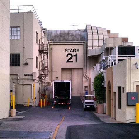 Filmed in front of a live audience at stage 25 on the paramount lot, the same stage that was later the home of frasier. Photos at Stage 19: Paramount Studios - General Entertainment