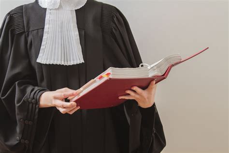7 Reasons To Study Law