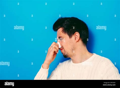 Hold Nose Hi Res Stock Photography And Images Alamy