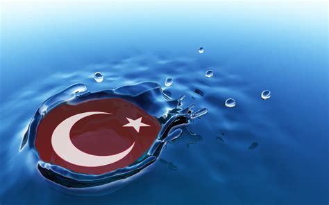 Su içine damlayan türk bayrağı