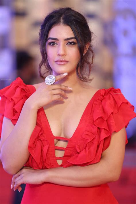 The winner of flowers indian film awards 2018 was honored and awards were distributed in a colorful event on 31st march 2018. Beauty Galore HD : Kavya Thapar At Mirchi Music Awards 2018