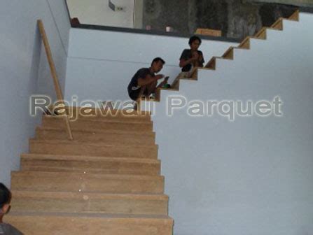 Namun untuk kayu yang berkualitas tinggi tentu harganya tak murah, maka. Macam-macam model Lantai kayu terpasang - Lantai Kayu