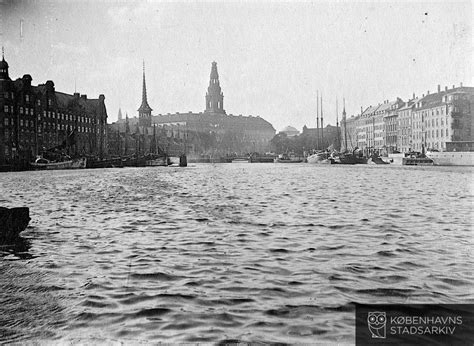 Børsen fue planificado por christian iv como parte de su plan para fortalecer el papel de copenhague como centro de comercio en el norte de. Børsgraven - kbhbilleder.dk