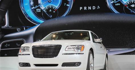 Chrysler Unveils Revamped 300 Outlook Cbs Detroit
