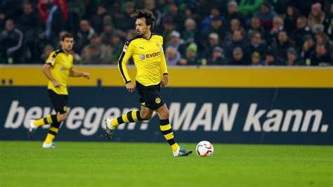 Bäcker braun backt braune brezeln. Nach BVB-Wechsel: Mats Hummels hat sein altes Trikot ...
