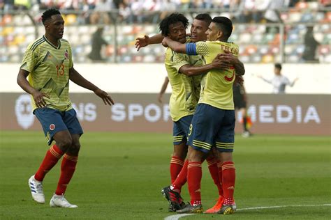 Fútbol internacional selección colombia selección ecuador mateus uribe. Com dois de Mateus Uribe, Colômbia bate Peru em Lima antes ...