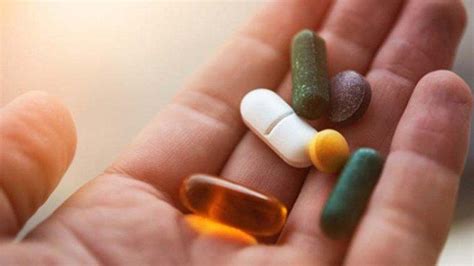 7 KESALAHAN Fatal Sering Dilakukan Saat Minum Obat, Termasuk Minum