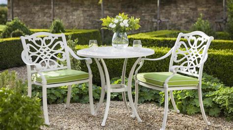 Hartman Hartman Capri Round Bistro Garden Furniture Set Royal White