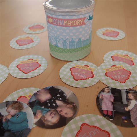 Verwen haar met liefde en verras haar met een moederdagcadeau van de bijenkorf. Maak zelf deze (O)MA memory voor moederdag! Super leuk ...