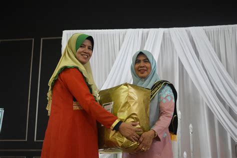 Putrajaya hospital in keeping with its location within the multimedia super corridor is being managed and run based on the total hospital information system (t.h.i.s.). MAJLIS PERSARAAN - Majalah Inspirasi 11 SMK PUTRAJAYA ...