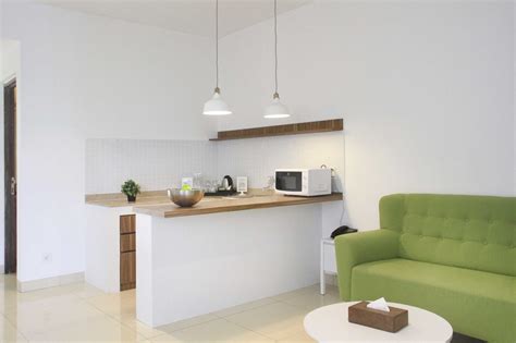 Menentukan desain rumah hal pertama dalam membangun rumah minimalis modern adalah menentukan terlebih dahulu desain rumah yang anda hindari menggunakan warna yang cenderung gelap karena akan membuat rumah minimalis anda tampak sempit. 8 Inspirasi Permainan Warna Hijau untuk Desain Interior ...