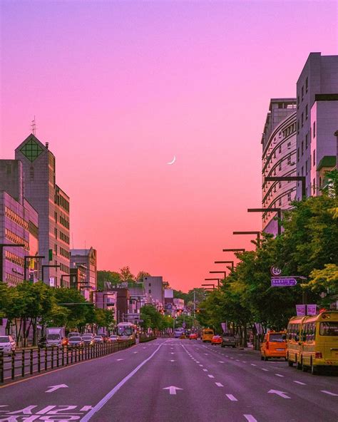 Living In Seoul On Instagram “삼선교 바이브 아시죠” Aesthetic Korea Aesthetic Japan City Aesthetic