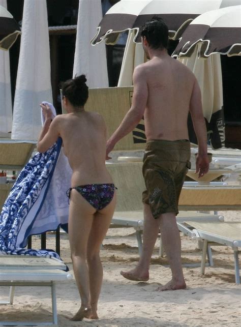 China Chow Goes Topless At The Beach 28 Photos Thefappening