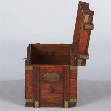 It has beautiful dovetail joints on the edges. Pine Wooden Trunk or Blanket Chest from Germany, 1930s at ...