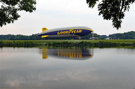 Goodyear zeppelin pilot michael doc dougherty steers the airship above oshkosh's annual aviation festival on thursday. Goodyear sterowiec NT obraz stock editorial. Obraz ...