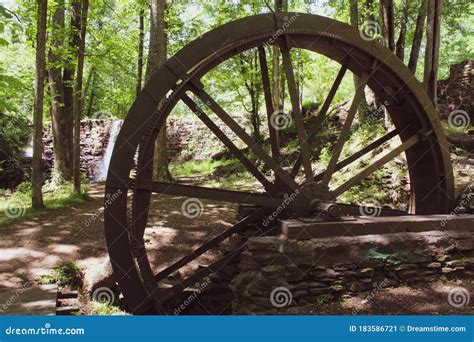 Water Wheel At Abandoned Grist Mill Stock Image Image Of Wheel Grist