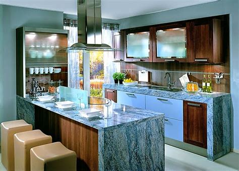 En cocinas la central nos preocupamos por crear experiencias a través de la creación de productos y servicios de primera calidad; Cocinas modernas con isla central - Colores en Casa