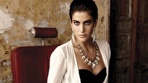 Berrak tüzünataç (born in yalova) is a turkish actress. Berrak Tüzünataç: Sizi duymuyorum!
