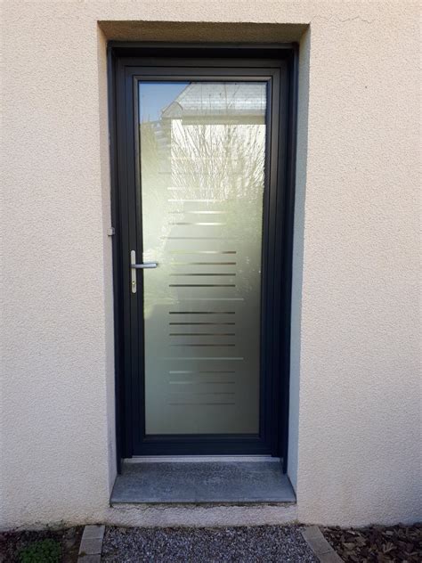 Un matériau aux multiples avantages. Porte d'entrée en Aluminium vitrée K.Line - Pontivy
