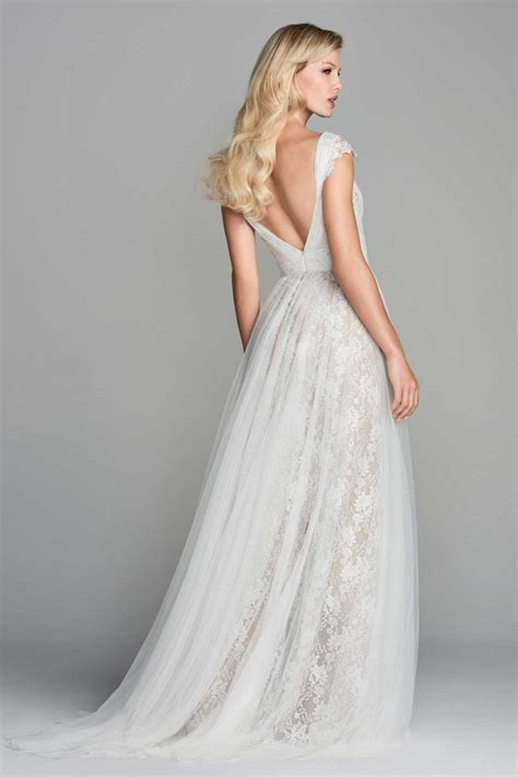 Da das schneeweiße hochzeitskleid ein klassiker des genres ist, nimmt es immer noch die oberhand unter den bräuten ein. Brautmode Wtoo | Brautkleid Fairley | Hochzeitskleid ...