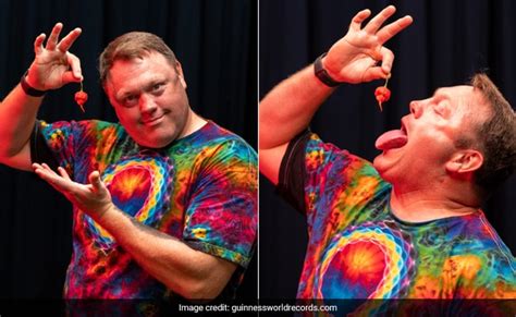 man eats 10 world s hottest peppers in 33 seconds to break guinness record